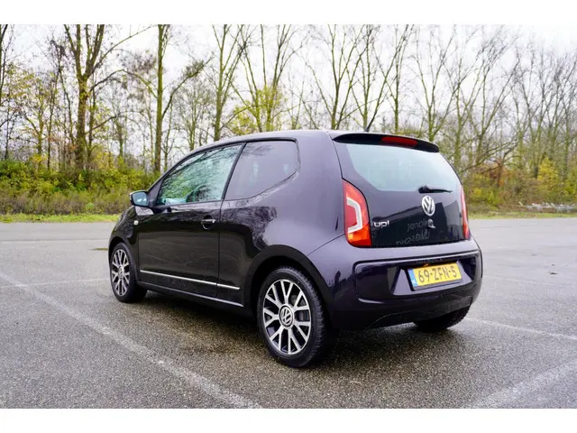 Volkswagen up! 1.0 high up! BlueMotion 2012 Benzine 4