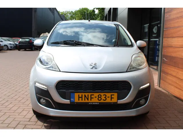 Peugeot 107 1.0 Première Automaat 2012 Benzine 9