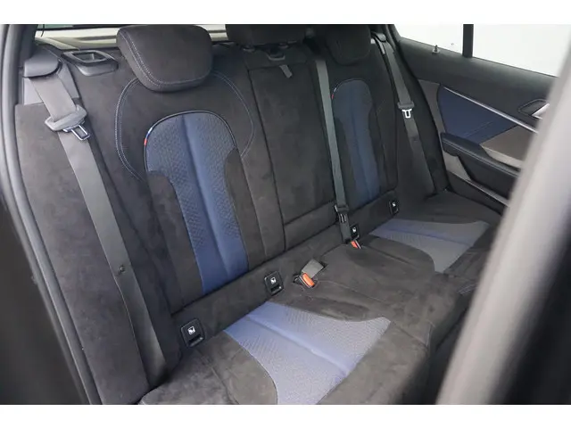 BMW 1 Serie M135i xDrive 2020 Benzine 10