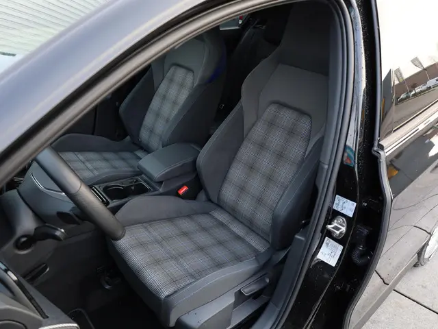 Volkswagen Golf GTE 1.5 eHybrid 2025 Hybride Benzine 8