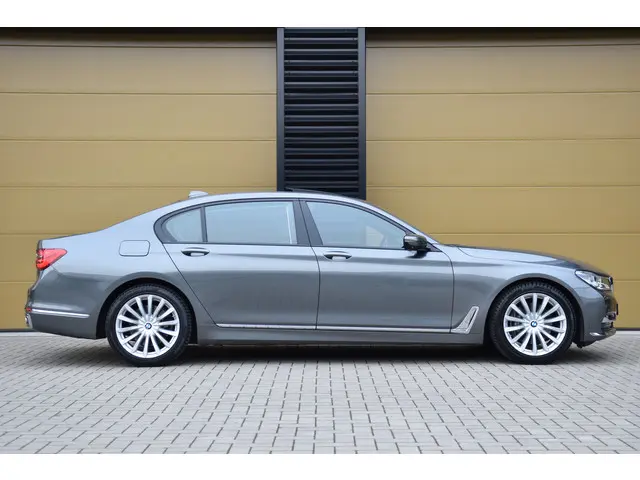BMW 7 Serie 740Li High Executive 2016 Benzine 7