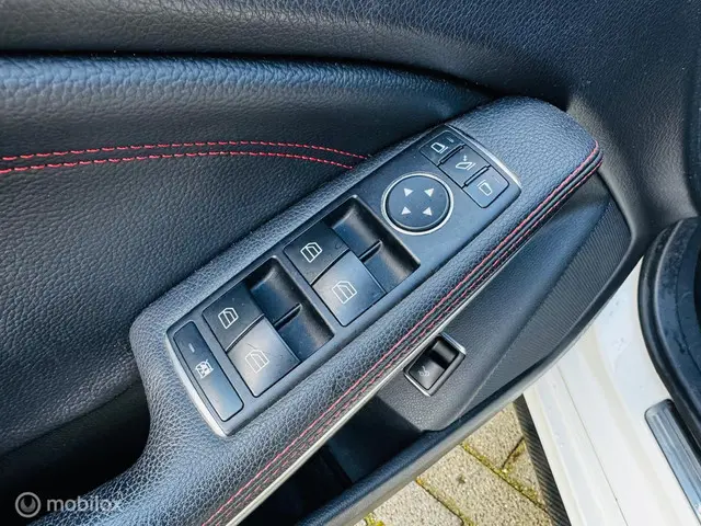 Mercedes-Benz CLA 250 Edition 1 2013 Benzine 35