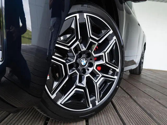 BMW iX xDrive45 2025 Elektrisch 16