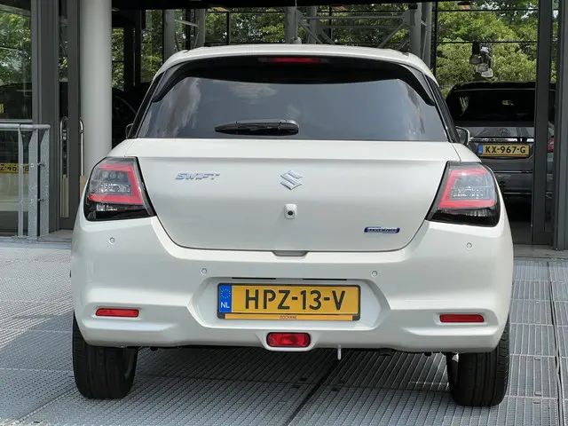 Suzuki Swift 1.2 Style Smart Hybrid 2024 Benzine 20