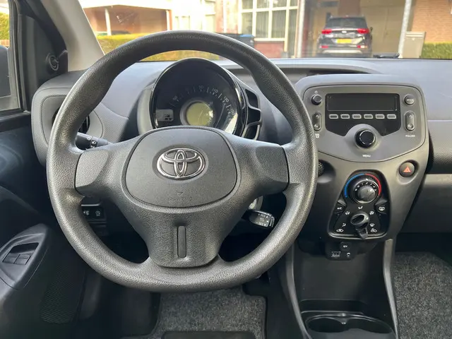Toyota Aygo 1.0 VVT-i x-now 2016 Benzine 10