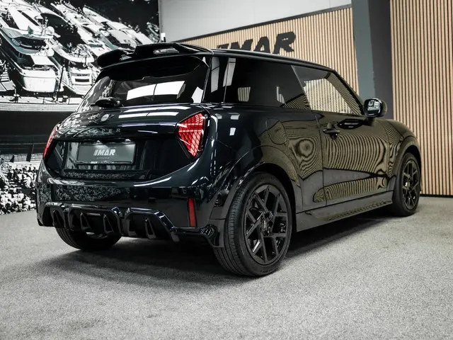 MINI 3-Deurs Cooper C John Cooper Works M 2024 Benzine 15