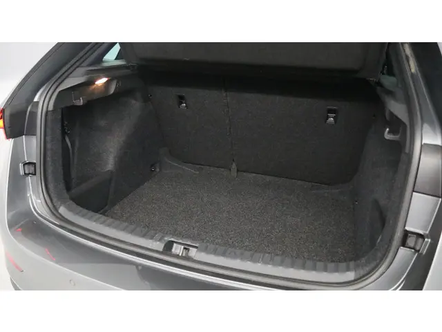 Škoda Scala 1.0 TSI 110pk Sport Business 2023 Benzine 37