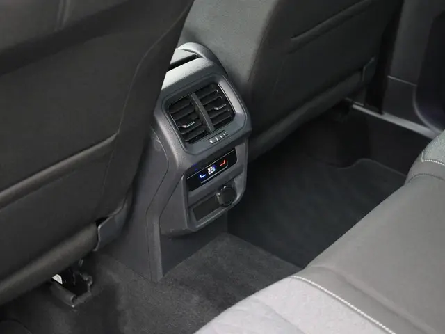 Volkswagen Tiguan 1.5TSI/150PK Move DSG 2023 Benzine 19