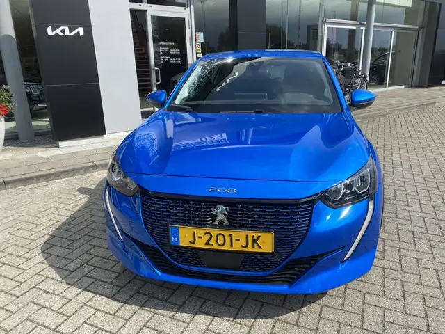 Peugeot e-208 3