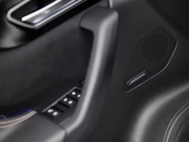 Jaguar F-PACE 2.0 Portfolio R-Sport AWD 20d 2017 Diesel 28