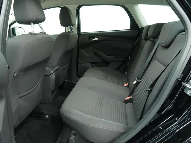 Ford Focus Wagon 1.0 Titanium Edition 2015 Benzine 10