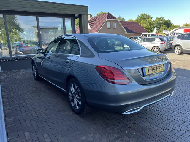 Mercedes-Benz C-Klasse 180 Premium Plus 2018 Benzine 9