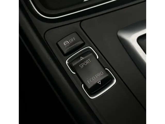 BMW 3 Serie 320i Business 2013 Benzine 18