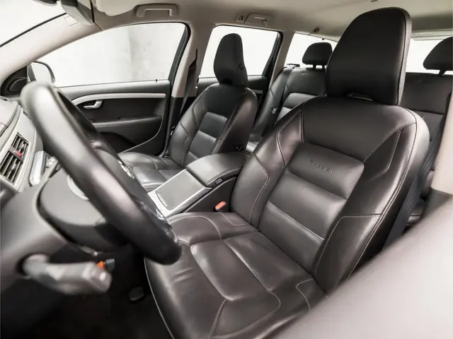 Volvo V70 1.6 T4 R-Design 2013 Benzine 13