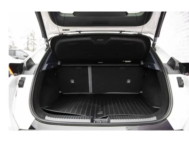 Lynk & Co 02 More 66 kWh 2025 Elektrisch 31