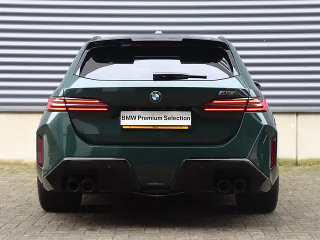 BMW M5 Touring 2025 Hybride Benzine 4