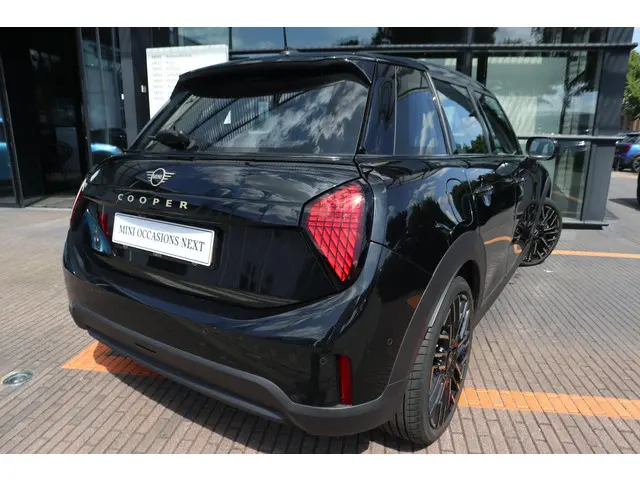 MINI 5-Deurs Cooper C 2024 Benzine 9