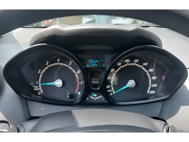 Ford Fiesta 1.25 2016 Benzine 17