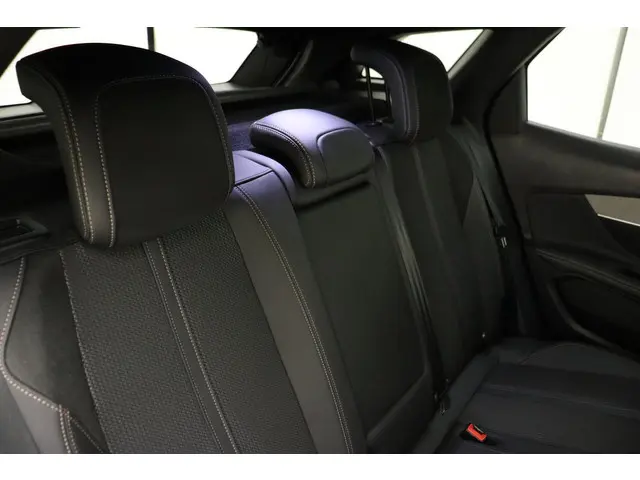 Peugeot 3008 1.2 Hybrid 136 GT 2024 Hybride Benzine 15