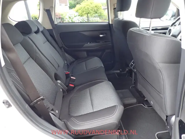 Mitsubishi Outlander 2.4 PHEV Pure 2020 Hybride Benzine 19
