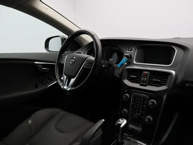 Volvo V40 Cross Country 2.0 T3 Nordic+ 2017 Benzine 4