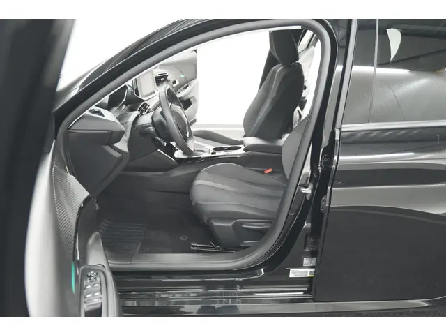 Peugeot 208 PureTech 100 Allure Pack 2023 Benzine 24