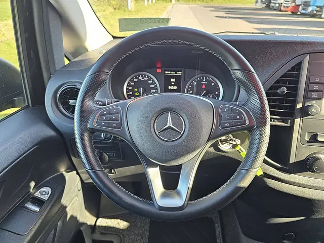 Mercedes-Benz Vito 114 2023 Diesel 12
