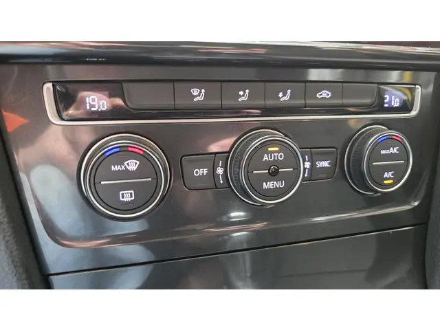 Volkswagen Golf 1.0 TSI Virtual Cockpit 2017 Benzine 26