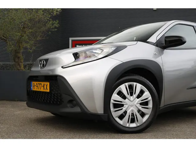 Toyota Aygo X 1.0 VVT-i S-CVT Play 2022 Benzine 2