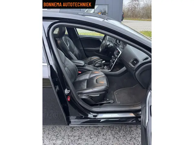 Volvo V40 2.0 T4 R-Design Pano Camera 2017 Benzine 22