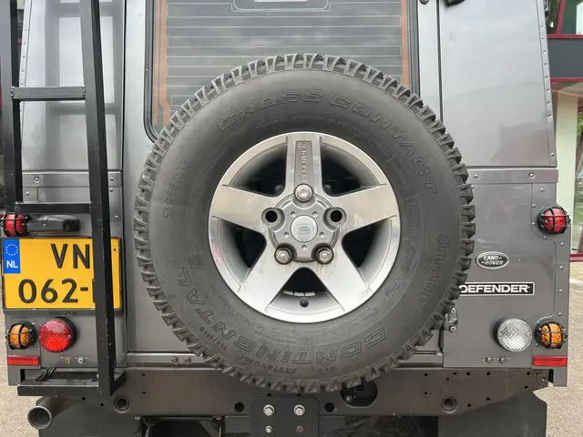 Land Rover Defender 2.2 D HT 110" SE 2015 Diesel 5
