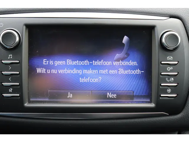 Toyota Yaris 1.5 Hybrid Bi-Tone, Navi 2018 Hybride Benzine 8