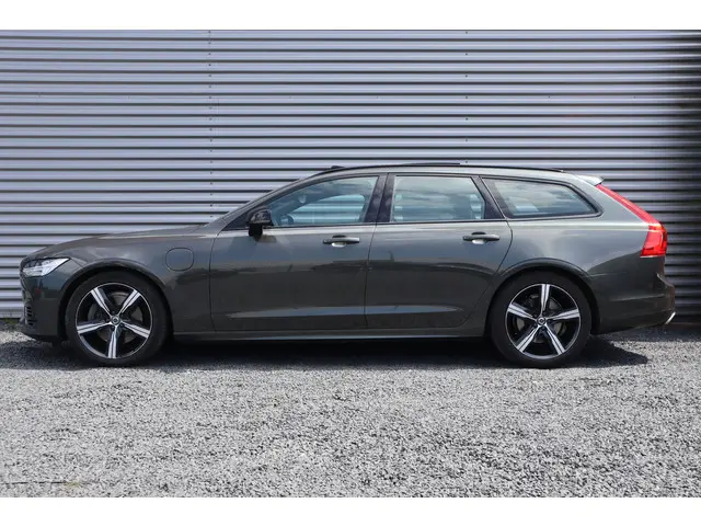 Volvo V90 2