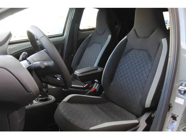 Toyota Aygo X 1.0 VVT-i MT Pulse Bi-tone 2024 Benzine 3