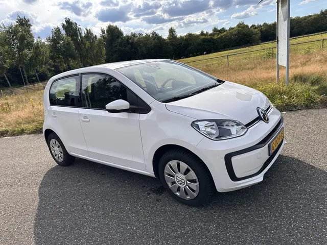 Volkswagen up! 1.0 BMT move up! 2019 Benzine 15