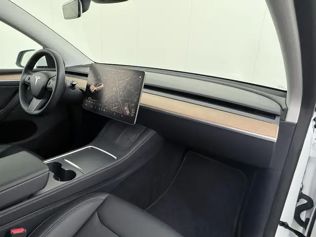Tesla Model Y Long Range AWD 75 kWh 2022 Elektrisch 36