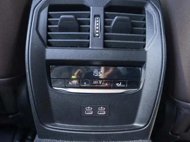 BMW 3 Serie Touring 320i 2025 Benzine 35