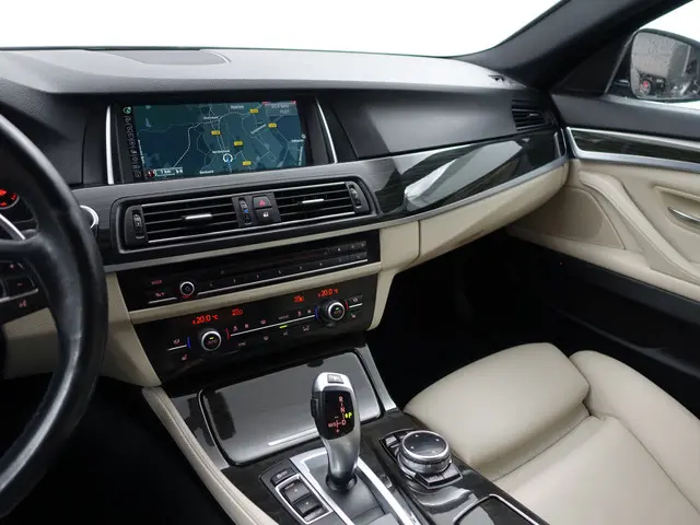 BMW 5 Serie 520i Luxury Edition Aut- 2014 Benzine 8