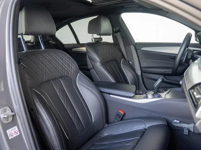 BMW 5 Serie Sedan 520i 2021 Benzine 8