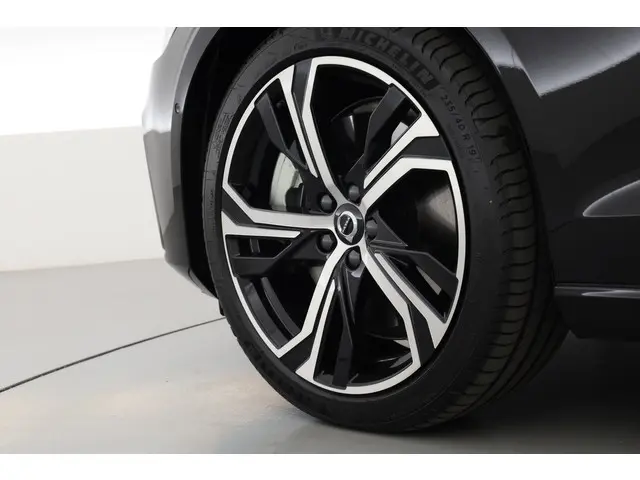 Volvo V60 T8 Recharge Ultra Dark 2025 Hybride Benzine 37