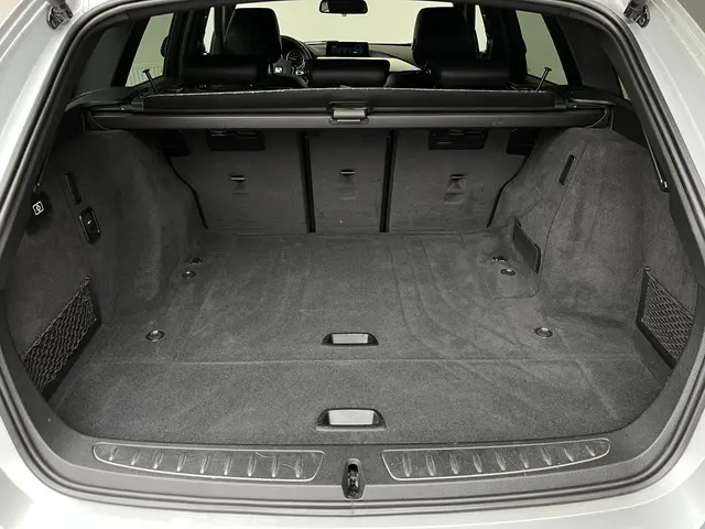 BMW 3 Serie Touring 320i M-sport 2017 Benzine 29
