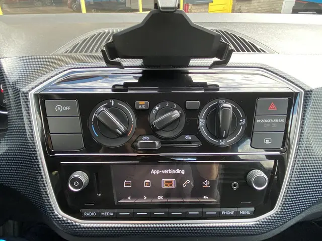 Volkswagen up! 1.0 BMT move up! 2020 Benzine 11