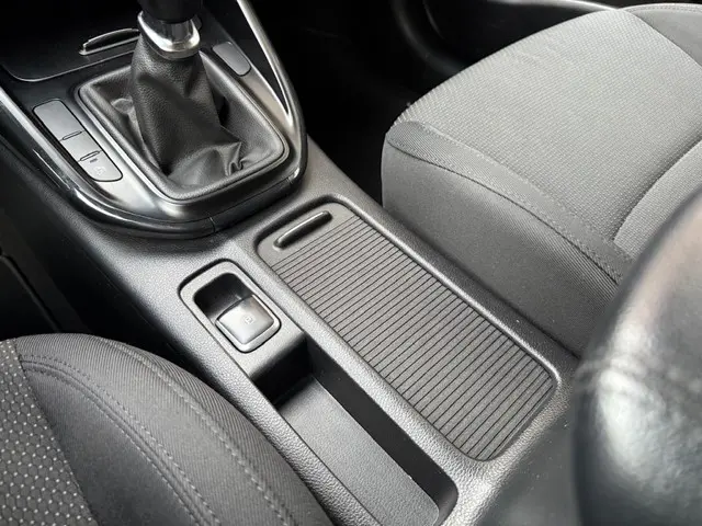 Kia Carens 1.6 GDi ExecutiveL. 2016 Benzine 42