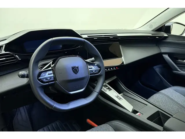 Peugeot 408 1.2 PureTech Allure 130 EAT8 2024 Benzine 17