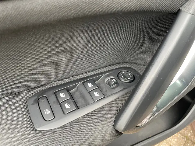 Peugeot 308 1.2 PureTech Style AUTOMAAT 2015 Benzine 12