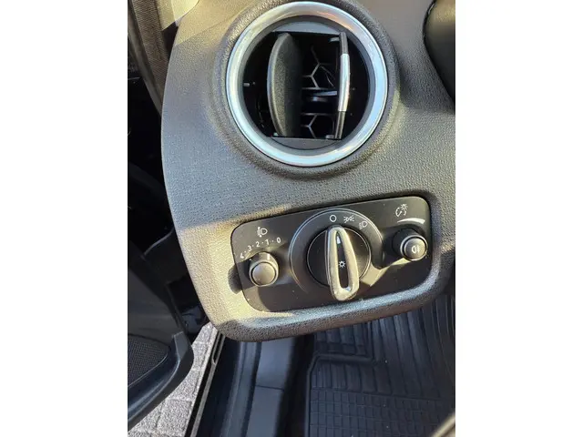 Ford Fiesta 1.0 48KW/65PK 5D 2014 Zwart 2014 Benzine 18