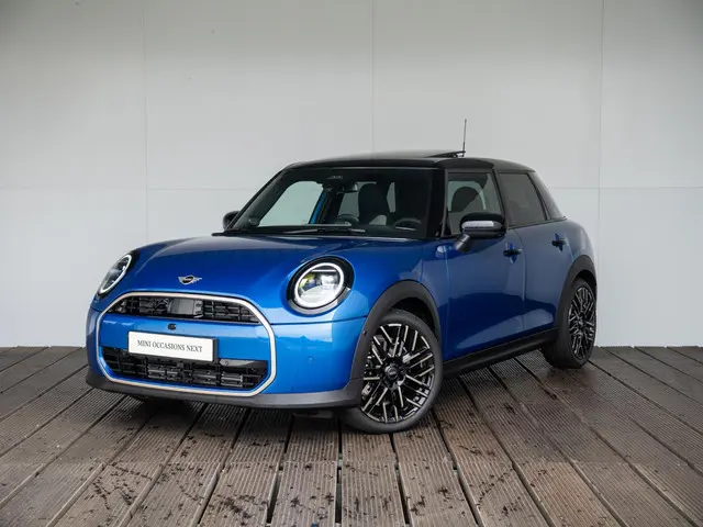 MINI 5-Deurs Cooper C 2024 Benzine 40