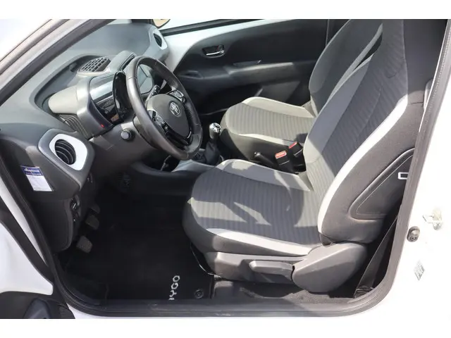 Toyota Aygo 1.0 VVT-i x-play 2019 Benzine 5