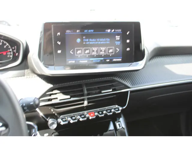Peugeot 2008 1.2 PureTech Allure 2022 Benzine 16