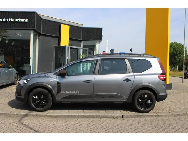 Dacia Jogger TCe 110 Extreme 7p. 2025 Benzine 35